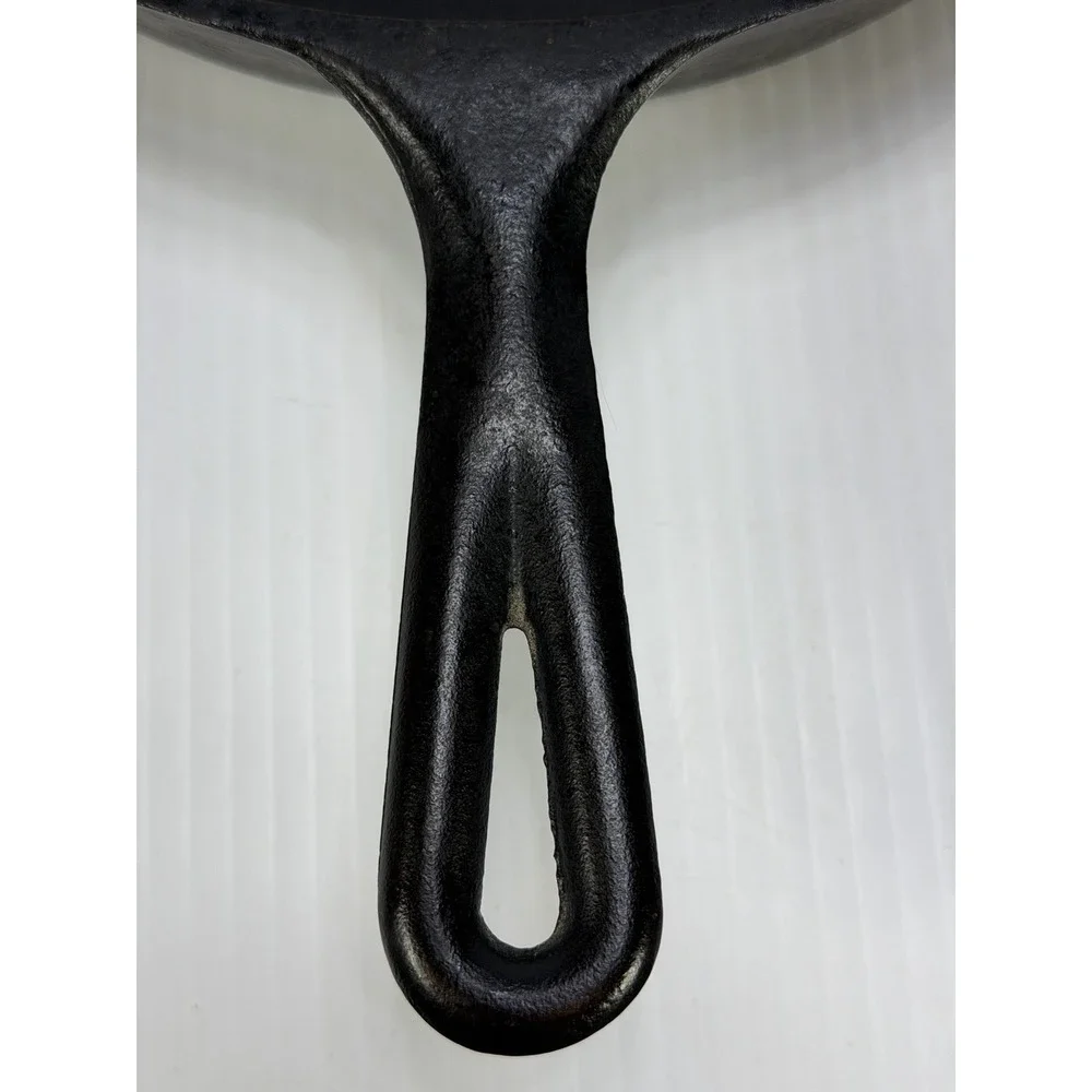 Vintage #8 Unmarked Lodge Cast Iron Skillet 3 Notch‎ Heat Ring Restored Seasoned